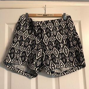 📚 Old Navy Aztec Print Shorts